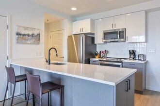 250 Kendall St in Cambridge, MA - Building Photo - Building Photo