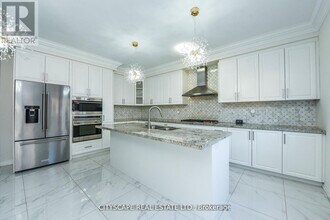 59 Merlin St in Oakville, ON - Building Photo - Building Photo