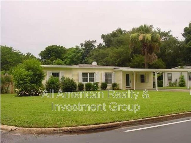 property at 20 Bay Dr SE