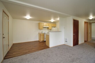 11710-11712 SE Powell Blvd in Portland, OR - Building Photo - Building Photo