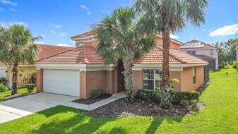 132 Cordova Ave in Davenport, FL - Building Photo