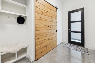 5904 E Post Oak Ln in Houston, TX - Building Photo - Building Photo