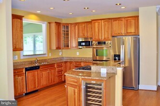 3713 Stonewall Manor Dr in Triangle, VA - Building Photo - Building Photo
