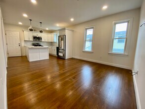 21 Bellevue St, Unit 19-21 Bellevue, #1 in Waltham, MA - Building Photo - Building Photo