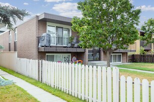 1628 39 St SW in Calgary, AB - Building Photo