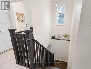 8 Hopkins St in Thorold, ON - Building Photo - Building Photo