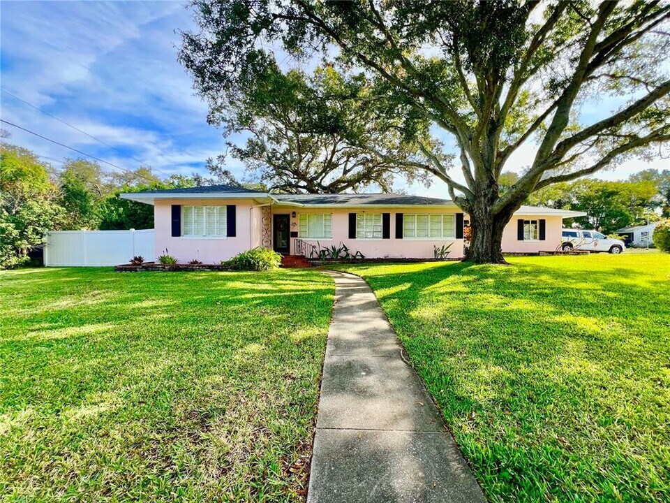 101 N Crest Ave in Clearwater, FL - Building Photo