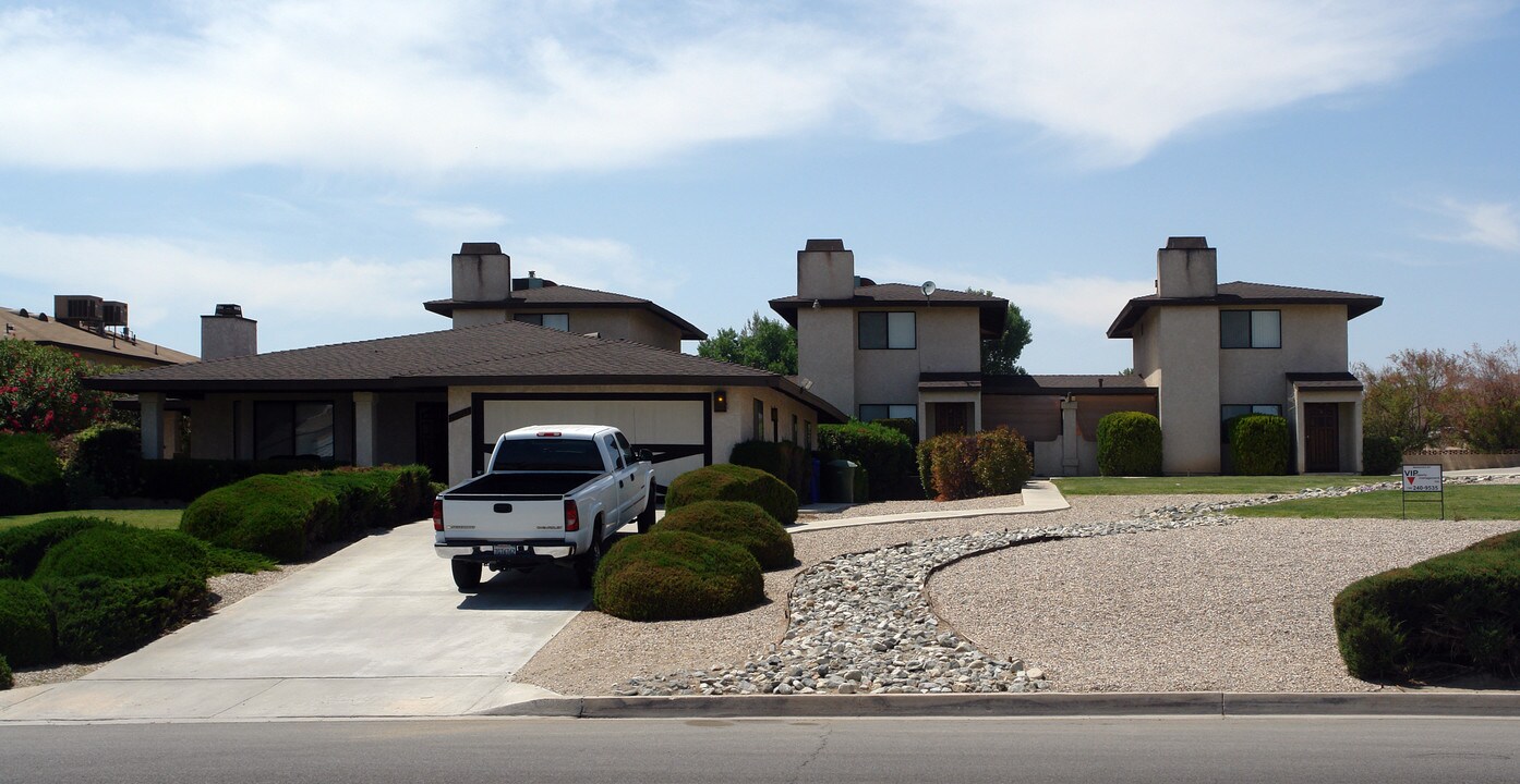 16216 Kamana Rd in Apple Valley, CA - Building Photo