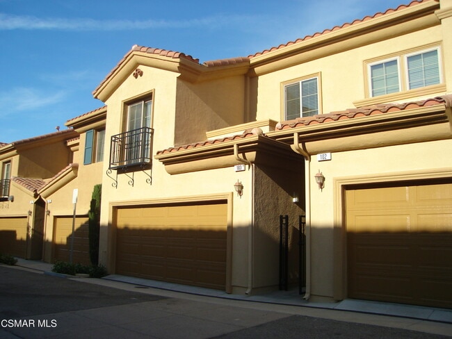 1440 Patricia Ave in Simi Valley, CA - Foto de edificio - Building Photo