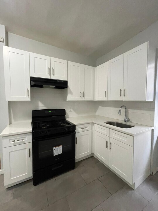 56 Summit Ave, Unit B3 in Newark, NJ - Building Photo