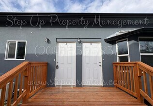 18669 Pine St in Tuolumne, CA - Foto de edificio - Building Photo