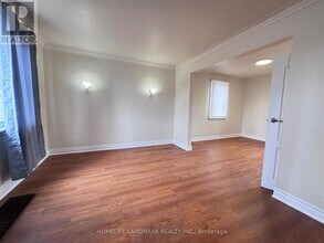 121 Bishop Ave in Toronto, ON - Building Photo - Building Photo