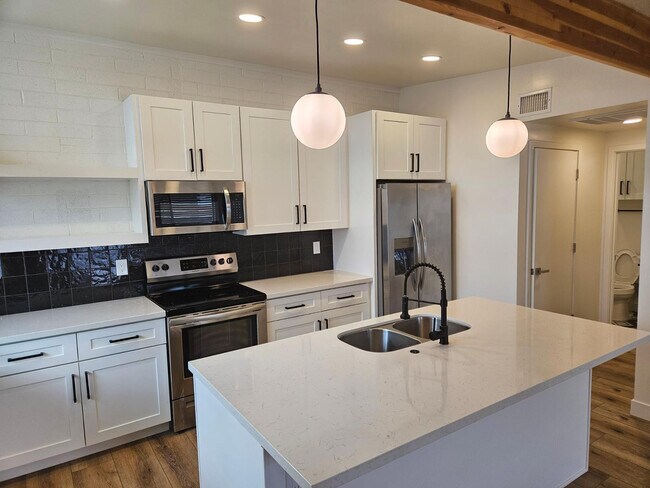 6623 E Cheery Lynn Rd in Scottsdale, AZ - Building Photo - Building Photo