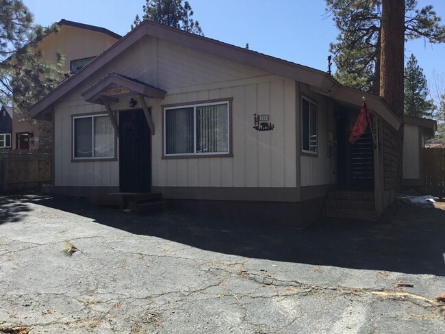 524 Wanita Ln in Big Bear Lake, CA - Building Photo - Building Photo
