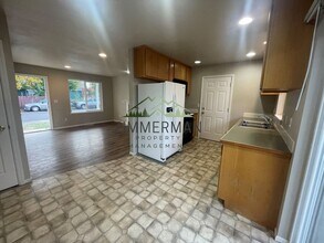 656 S 41st St in Springfield, OR - Building Photo - Building Photo