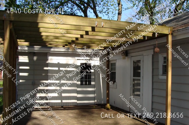 4040 Costa Ave NE in Grand Rapids, MI - Foto de edificio - Building Photo