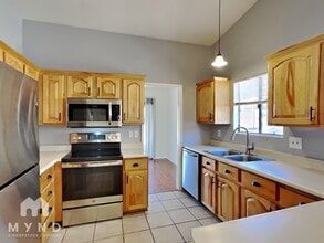 213 N Jacs Pl in Tucson, AZ - Foto de edificio - Building Photo