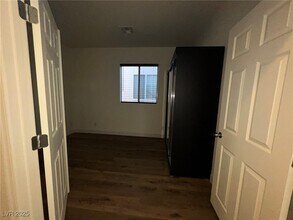 4966 Crimson Mare Rd in Las Vegas, NV - Building Photo - Building Photo