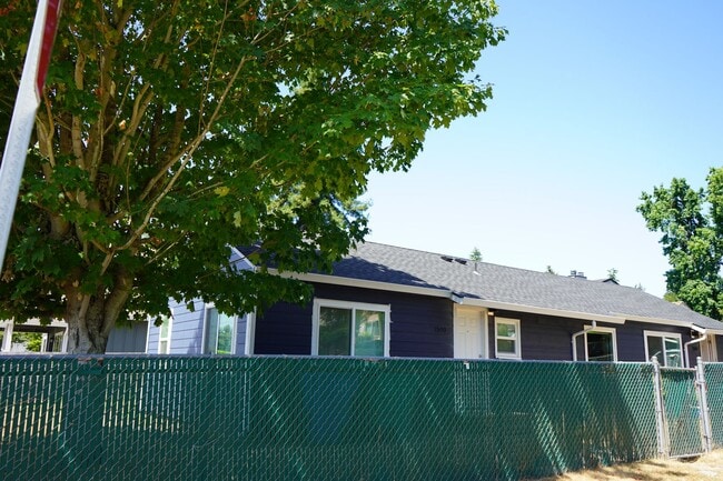1500 W St in Vancouver, WA - Building Photo - Building Photo
