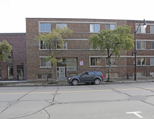 4790 Sainte-Catherine Rue E in Montréal, QC - Building Photo - Building Photo