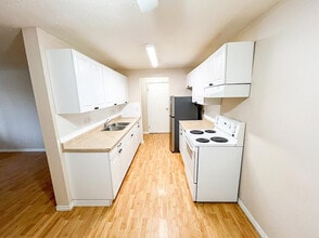 Penticton Main Street Apartments in Penticton, BC - Building Photo - Building Photo