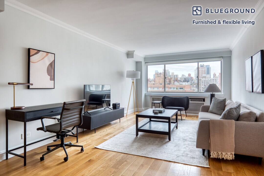 360 E 65th St in New York, NY - Building Photo