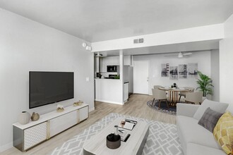 Valerio Palms in Van Nuys, CA - Building Photo - Building Photo