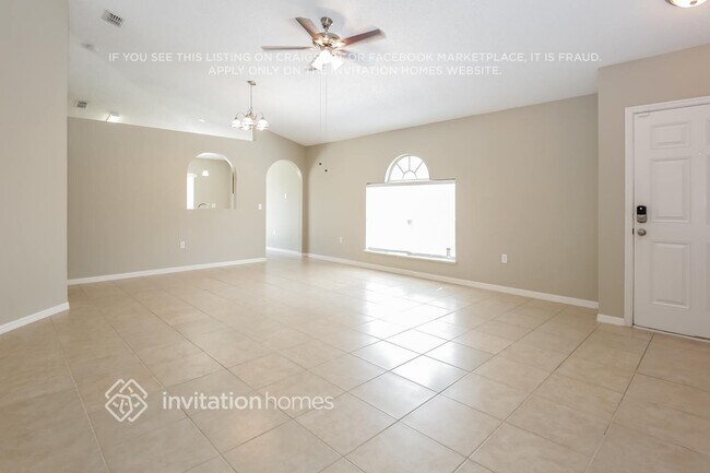 1045 Brenton Leaf Dr in Ruskin, FL - Foto de edificio - Building Photo