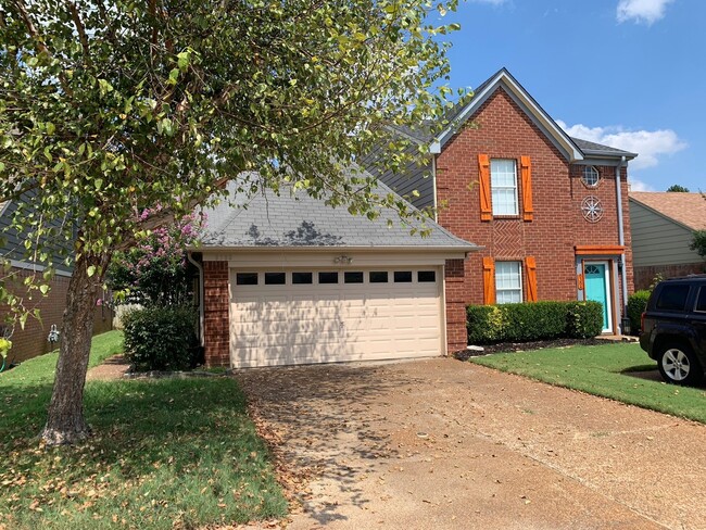 8380 Creek Front Dr in Memphis, TN - Foto de edificio - Building Photo