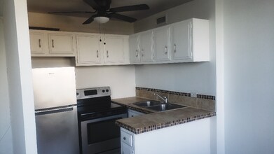 6171 N Sheridan Rd in Chicago, IL - Foto de edificio - Building Photo