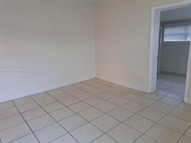 1411 NW 55th Terrace in Miami, FL - Building Photo - Building Photo