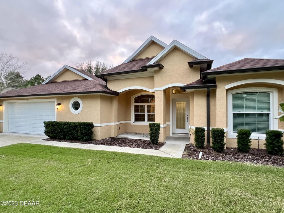 54 Chrysanthemum Dr in Ormond Beach, FL - Foto de edificio