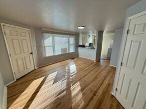 6895 Monaco St in Commerce City, CO - Foto de edificio - Building Photo