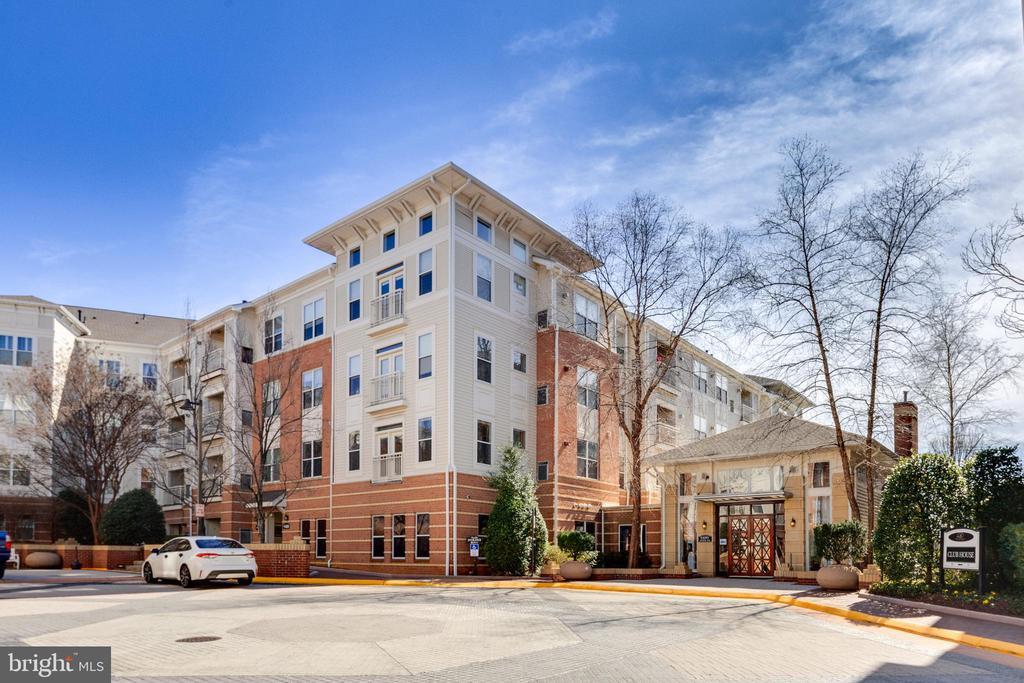 9480 Virginia Center Blvd in Vienna, VA - Building Photo