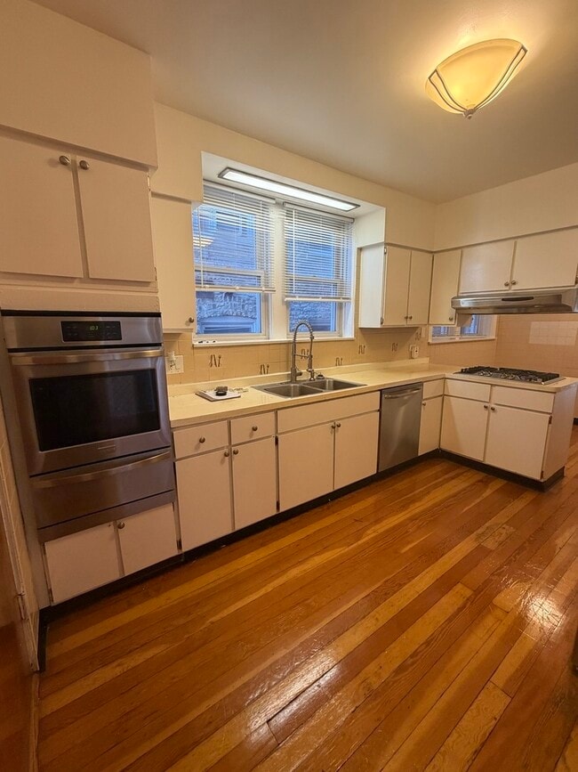 7544 N Oakley Ave in Chicago, IL - Building Photo - Building Photo