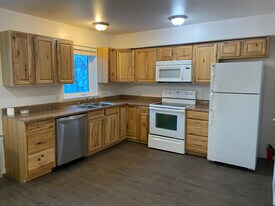 305 Sarah St in Fairbanks, AK - Building Photo