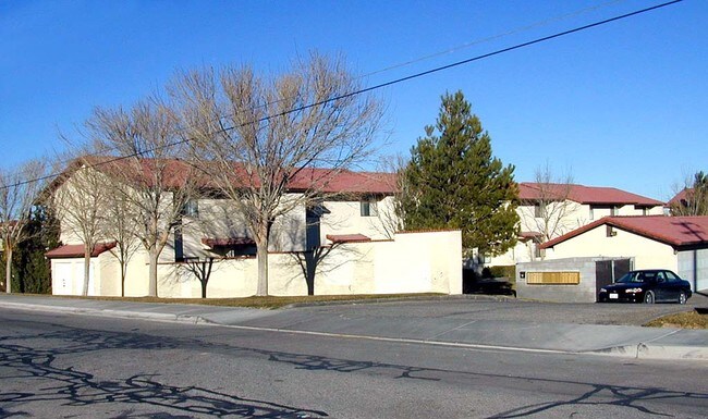 Windridge Apartments in Barstow, CA - Foto de edificio - Building Photo