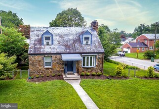 6233 Woodcrest Ave in Baltimore, MD - Building Photo - Building Photo