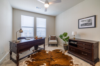 Mariposa at Western Heights in Dallas, TX - Building Photo - Interior Photo