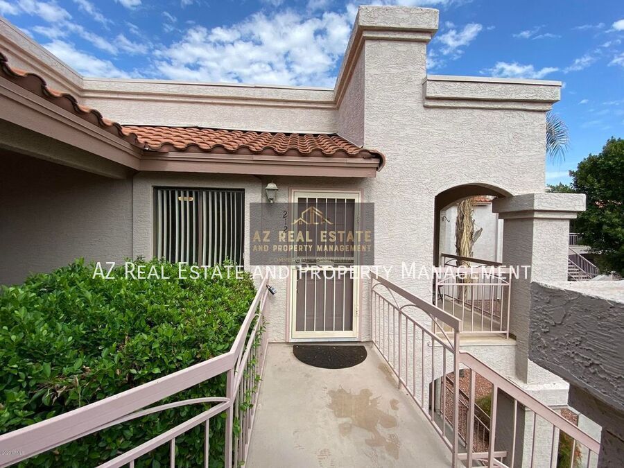 9151 W Greenway Rd in Peoria, AZ - Building Photo
