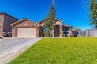 819 Pentagon Rd in Midland, TX - Building Photo