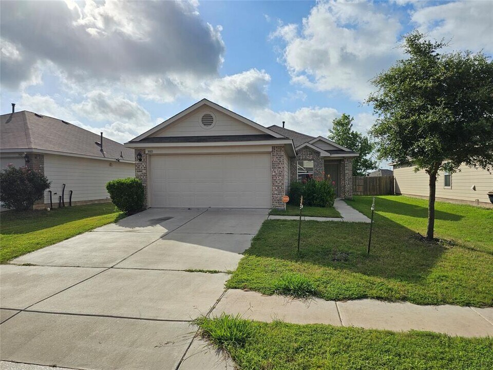 3503 Batson Dr in Austin, TX - Building Photo