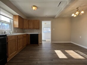 4304 SE 8th St in Des Moines, IA - Building Photo - Building Photo