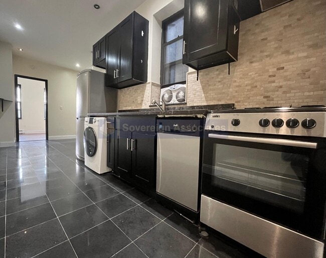 216 W 108th St in New York, NY - Building Photo - Building Photo