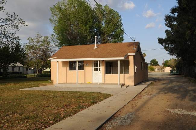 690-714 Pennsylvania Ave in Beaumont, CA - Building Photo - Building Photo