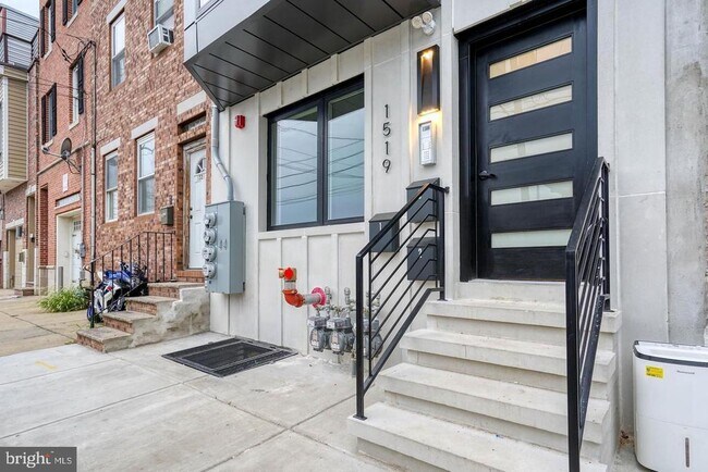 property at 1519 Carpenter St