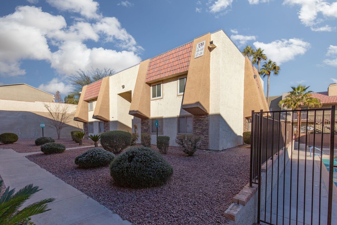 4401 Alexis Dr in Las Vegas, NV - Building Photo