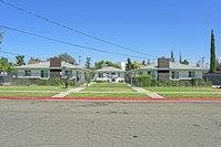 Shaw Avenue Apartments in Fresno, CA - Building Photo - Building Photo