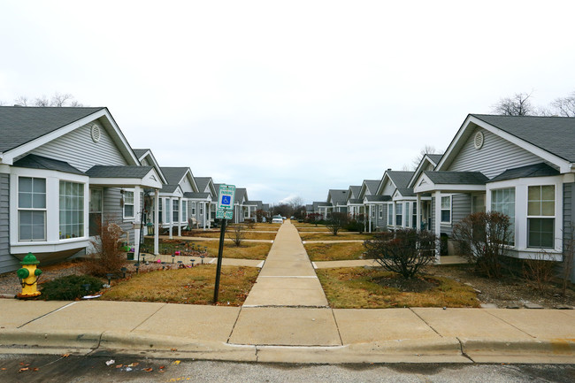 Chapel Gardens Senior Apartments in Waukegan, IL - Building Photo - Building Photo