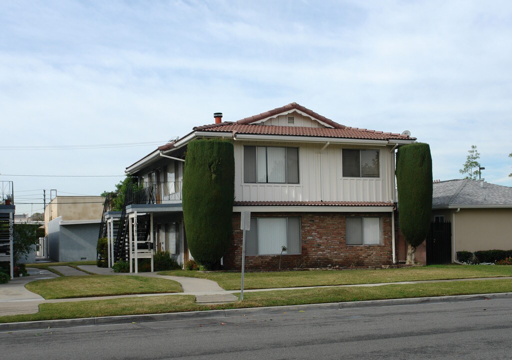 10781 Pine St in Los Alamitos, CA - Building Photo